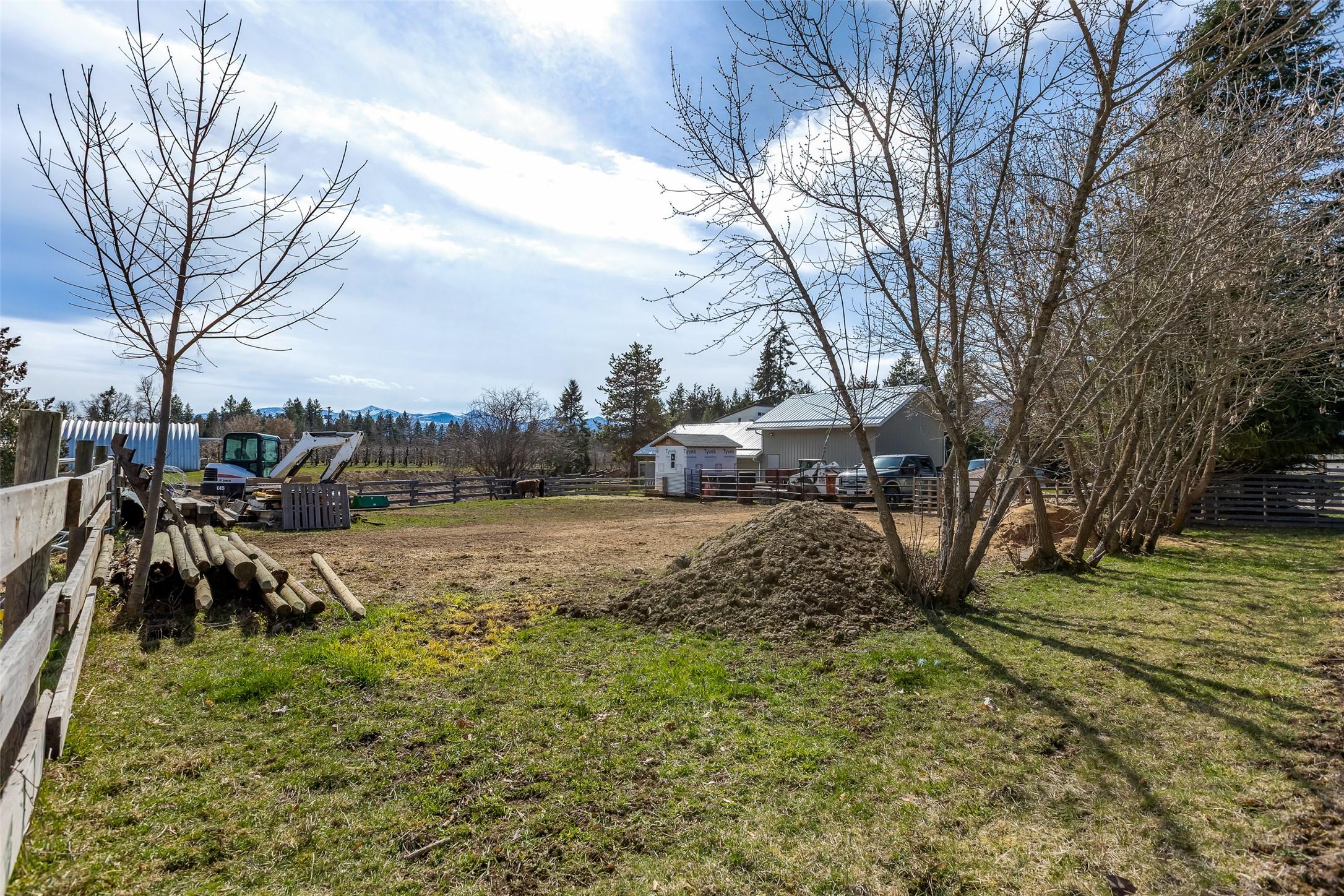 3955 46Th Street, Creston, BC - Outdoor