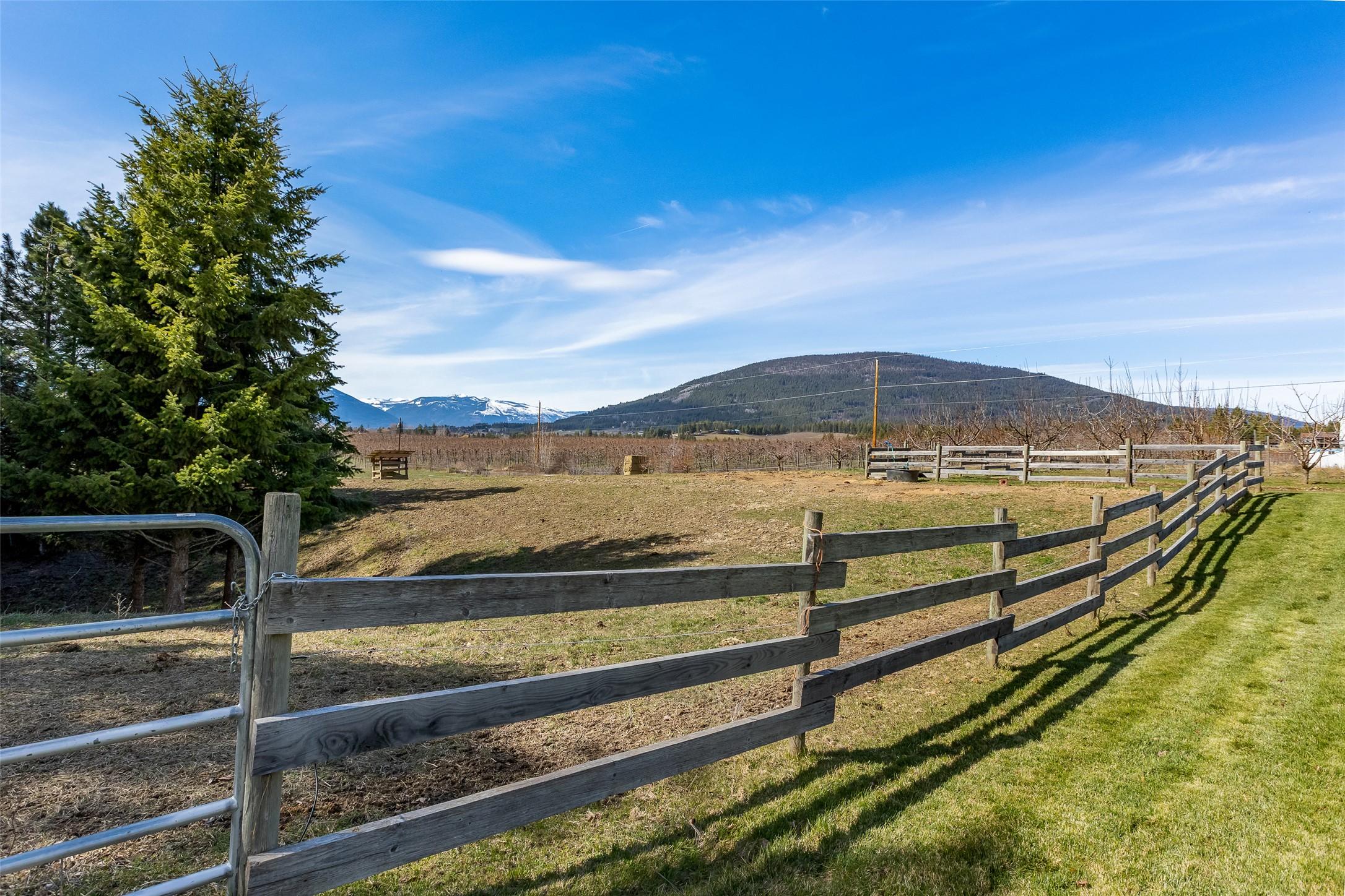 3955 46Th Street, Creston, BC - Outdoor With View
