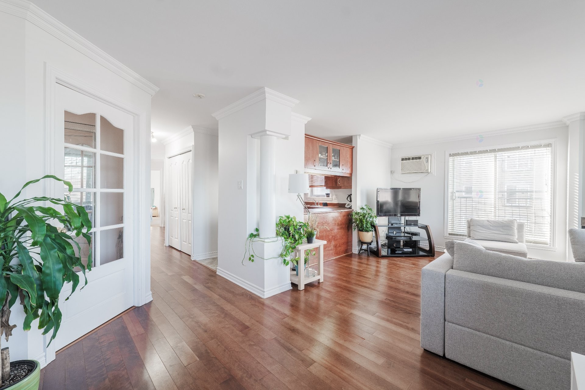 Overall view - 302-6535 Boul. Chevrier, Brossard, QC - Indoor Photo Showing Living Room