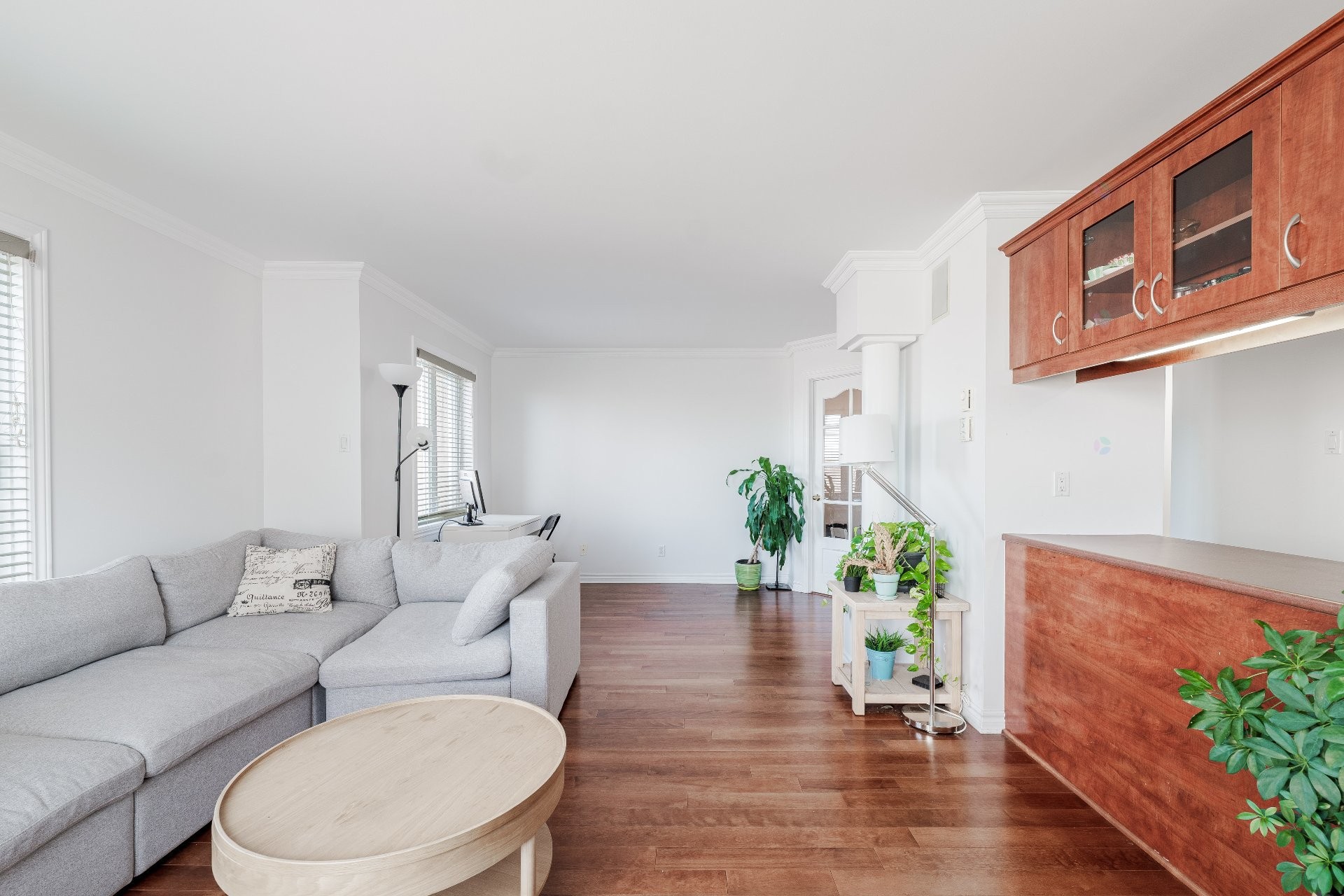 Living Room - 302-6535 Boul. Chevrier, Brossard, QC - Indoor Photo Showing Living Room