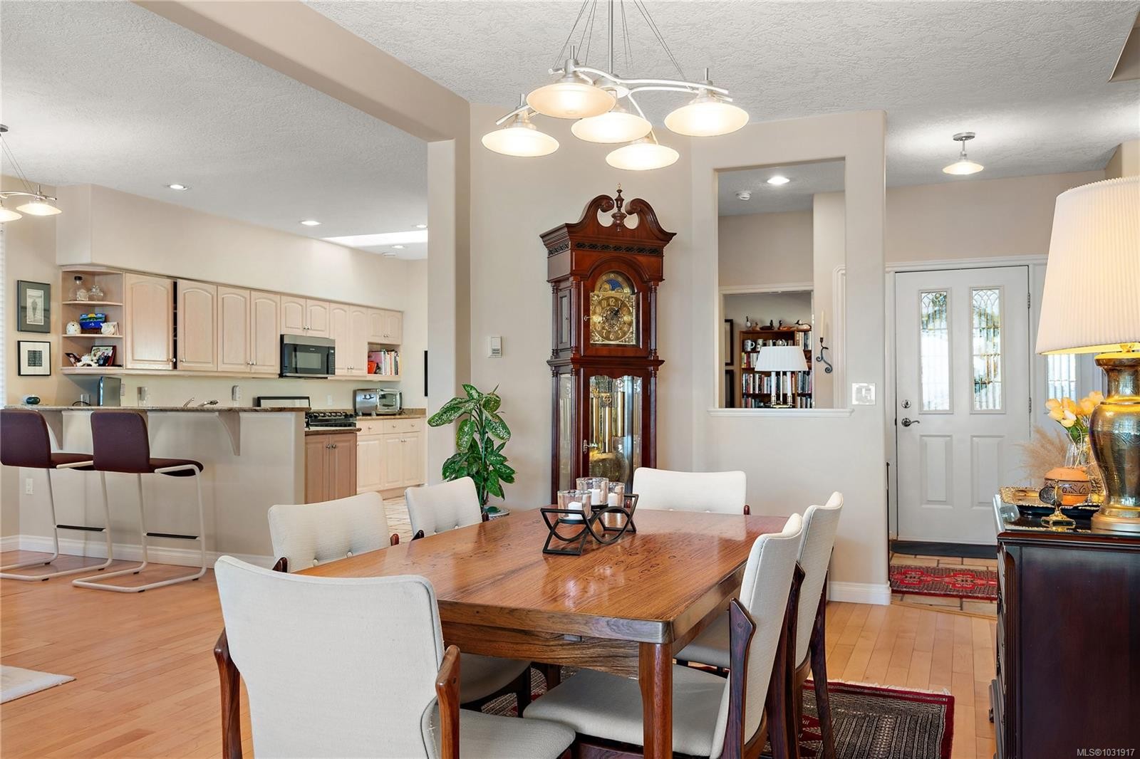 10007 Third St, Sidney, BC