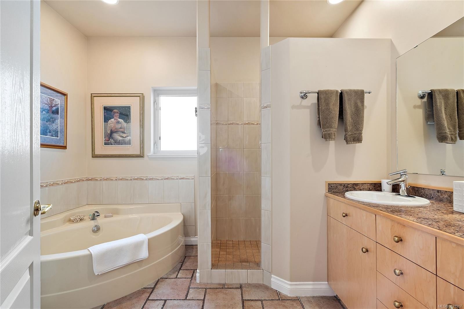 10007 Third St, Sidney, BC