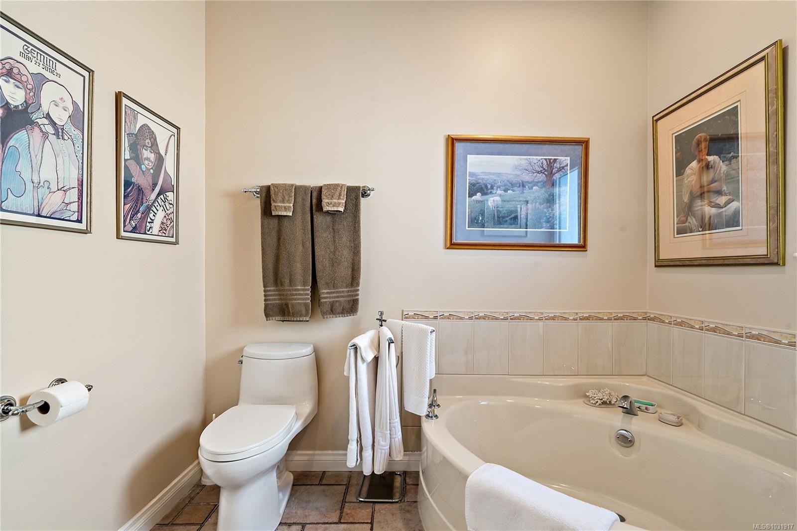 10007 Third St, Sidney, BC