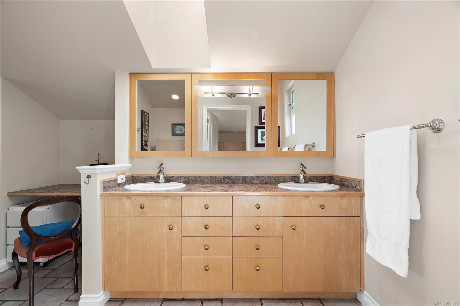 10007 Third St, Sidney, BC