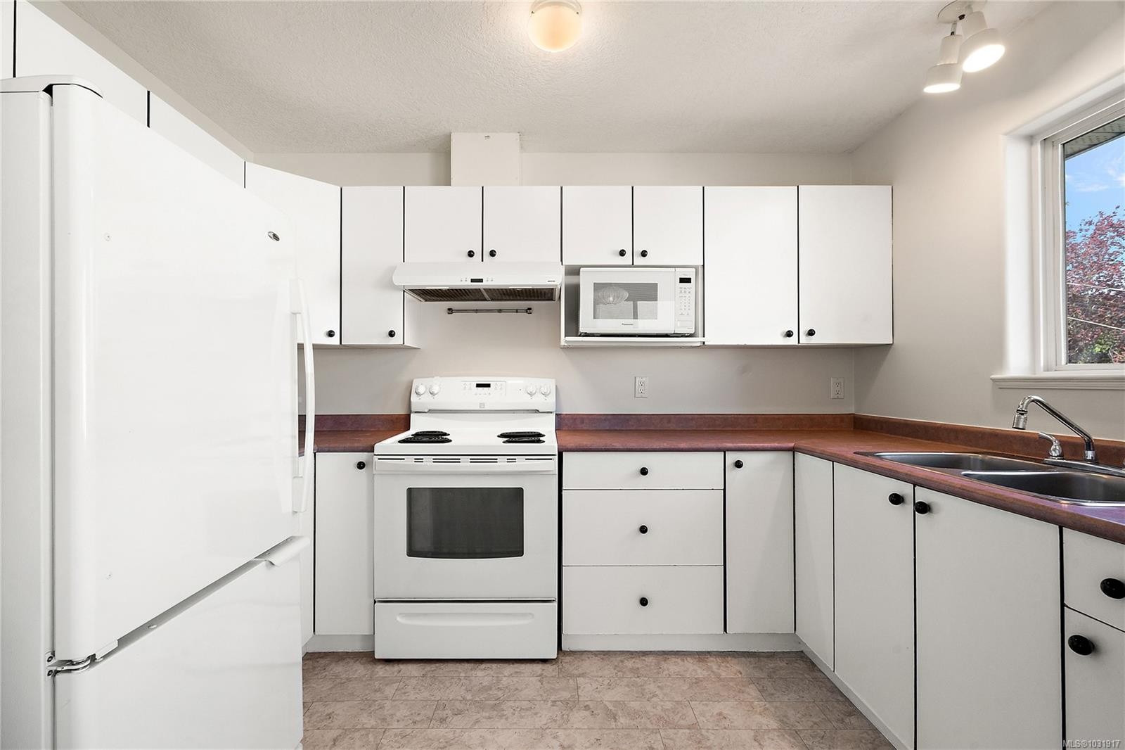 10007 Third St, Sidney, BC