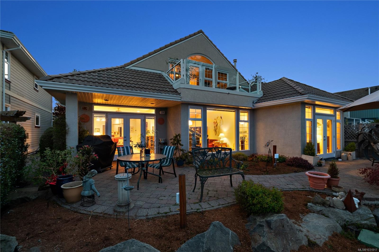 10007 Third St, Sidney, BC