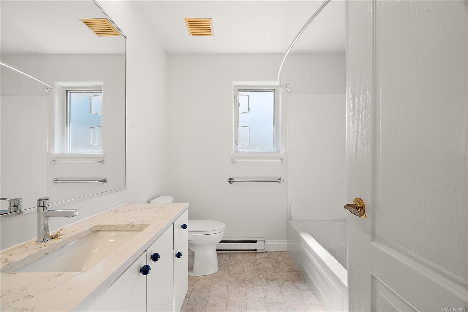 10007 Third St, Sidney, BC