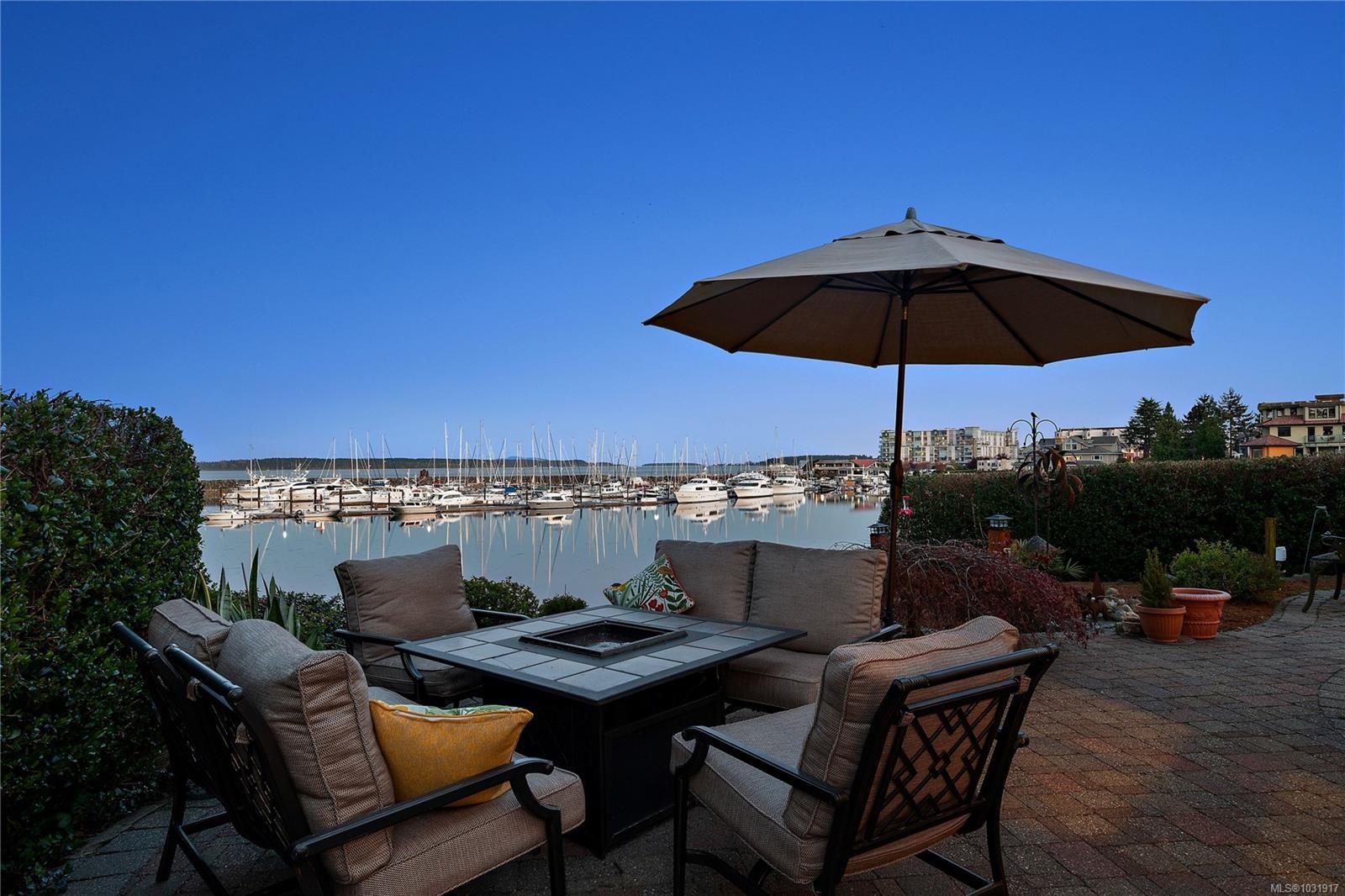 10007 Third St, Sidney, BC