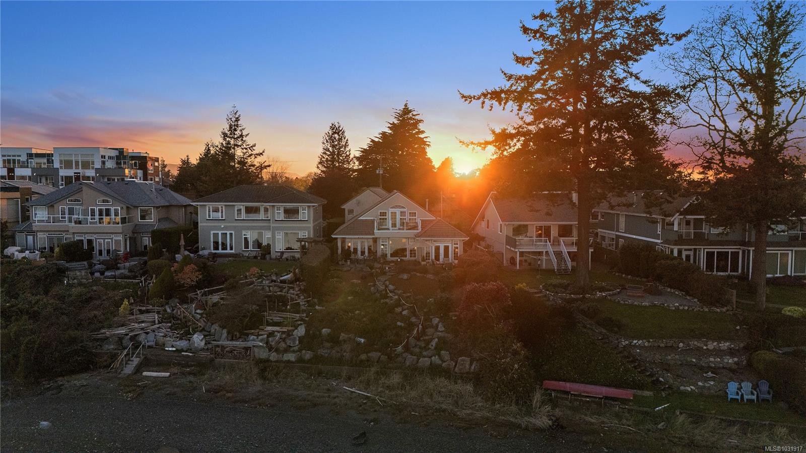 10007 Third St, Sidney, BC