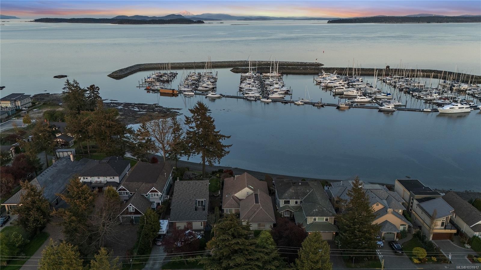 10007 Third St, Sidney, BC