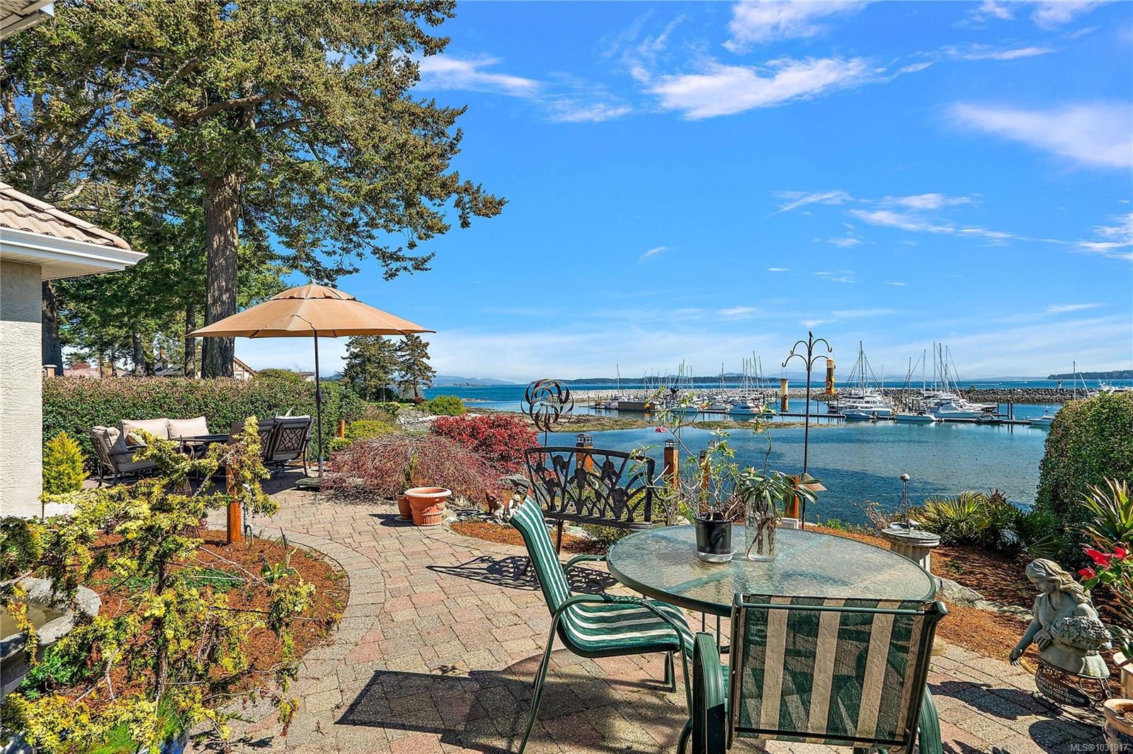 10007 Third St, Sidney, BC