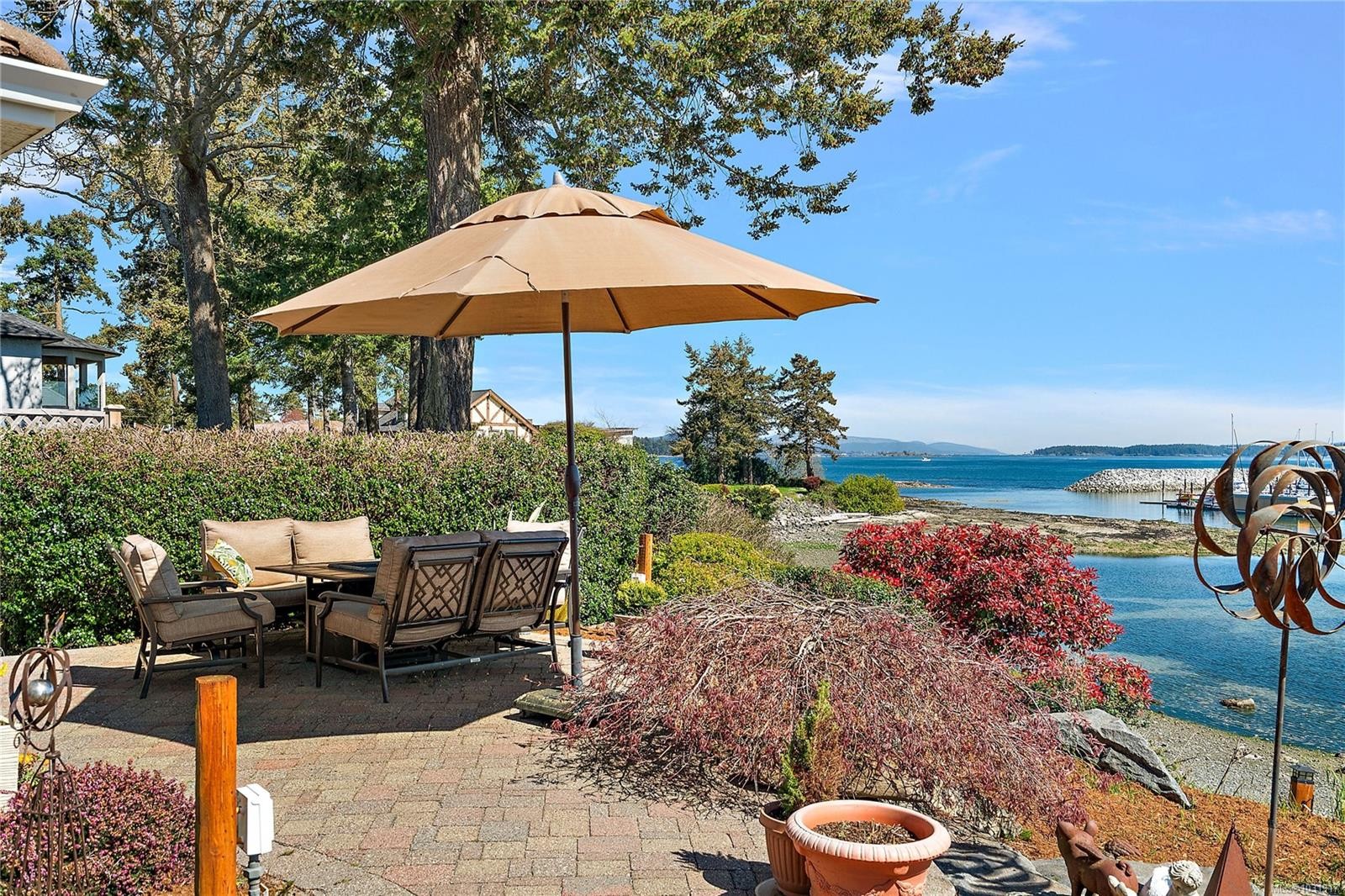 10007 Third St, Sidney, BC