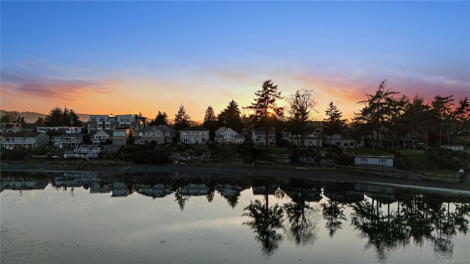 10007 Third St, Sidney, BC