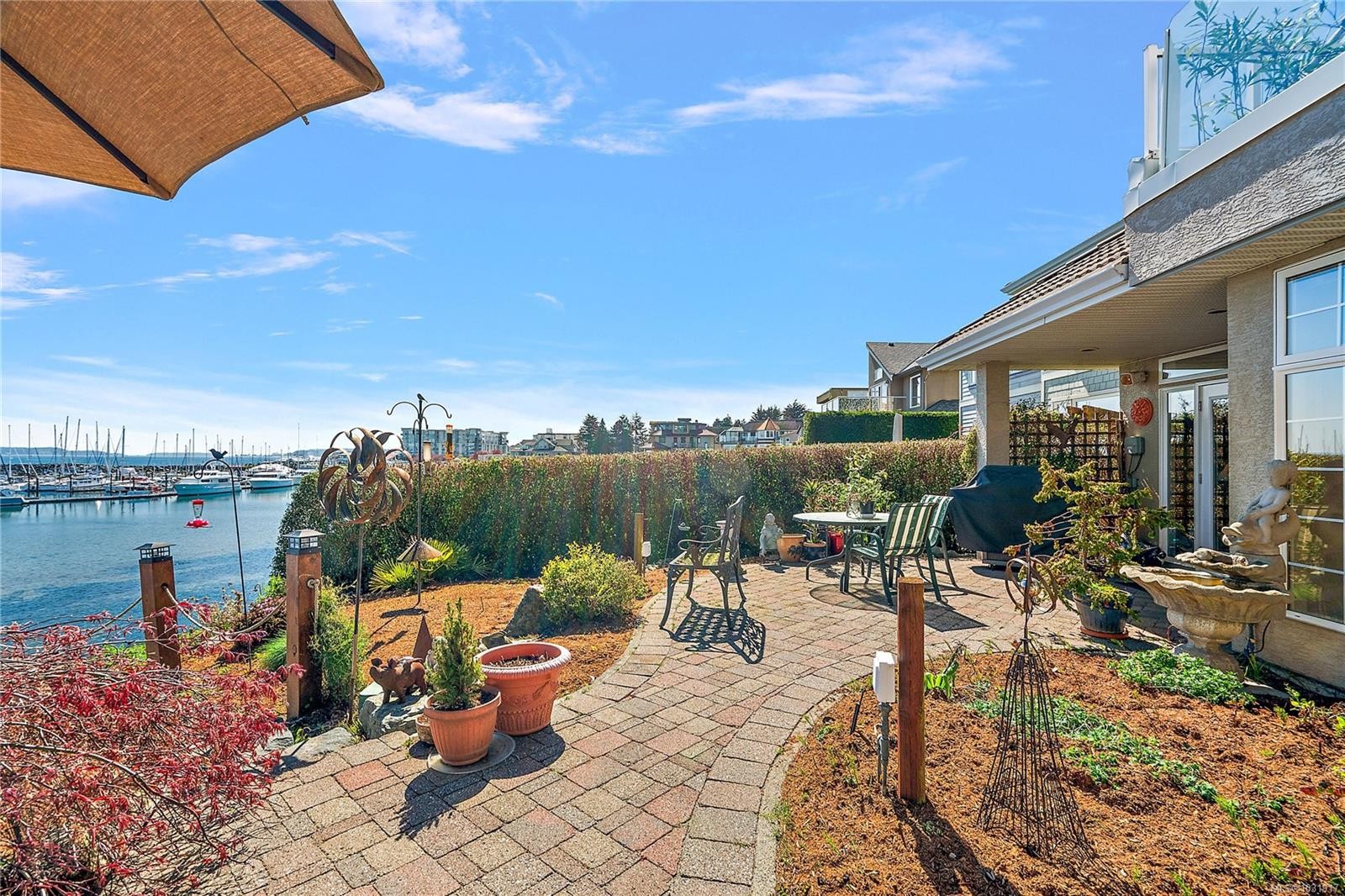 10007 Third St, Sidney, BC