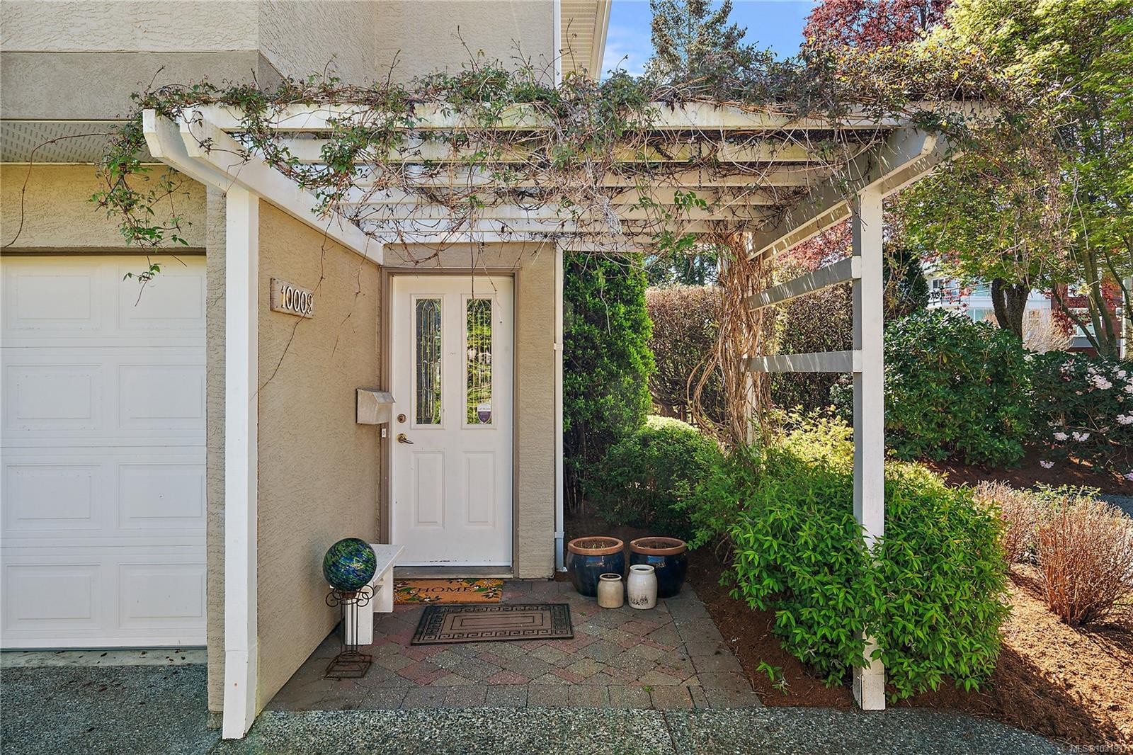 10007 Third St, Sidney, BC