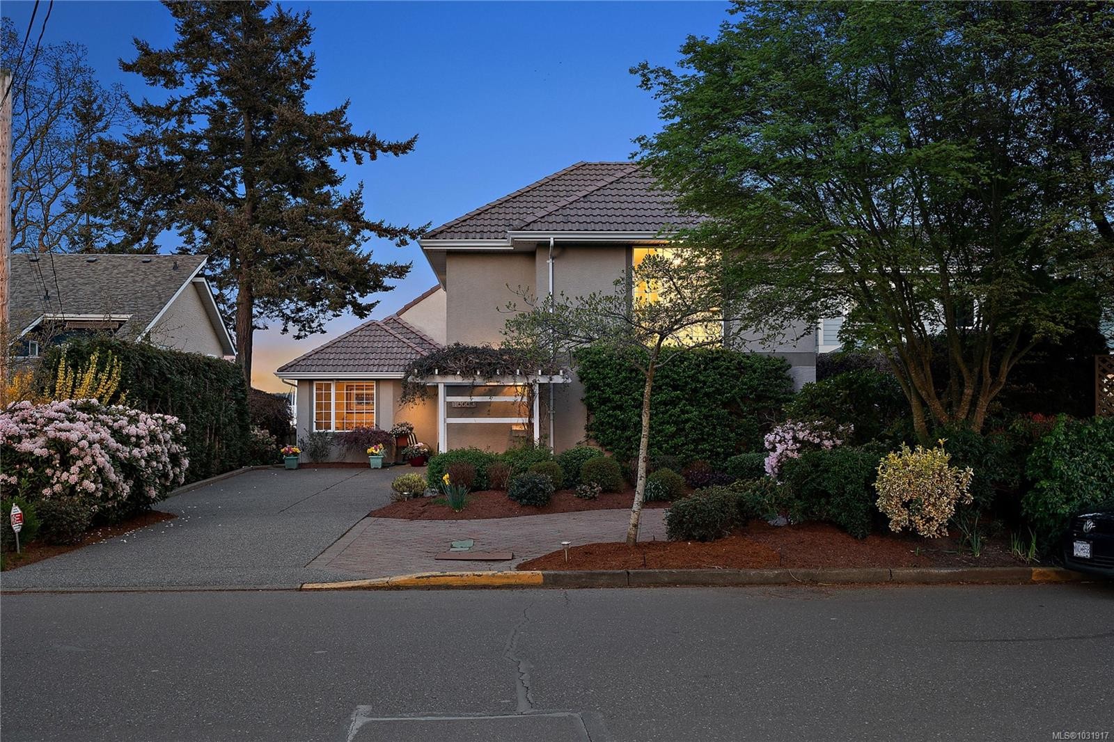 10007 Third St, Sidney, BC