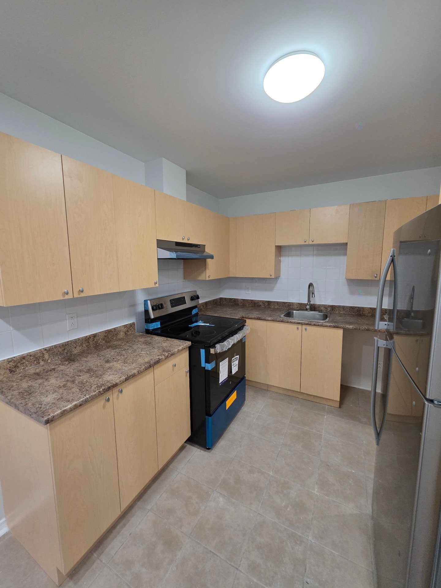 Kitchen - 104-520 Rue Varennes, Longueuil (Le Vieux-Longueuil), QC - Indoor Photo Showing Kitchen