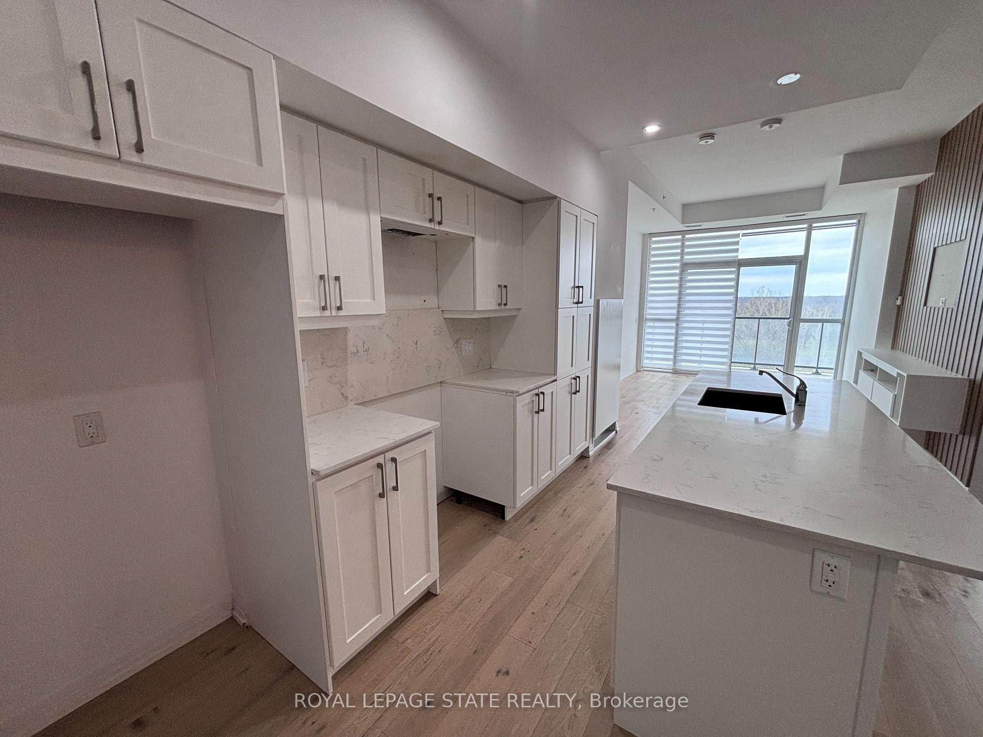 803-7711 Green Vista Gate, Niagara Falls, ON - Indoor Photo Showing Kitchen
