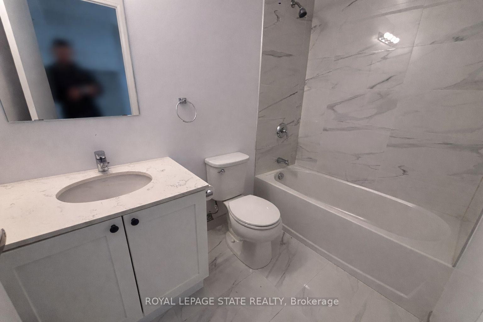 803-7711 Green Vista Gate, Niagara Falls, ON - Indoor Photo Showing Bathroom