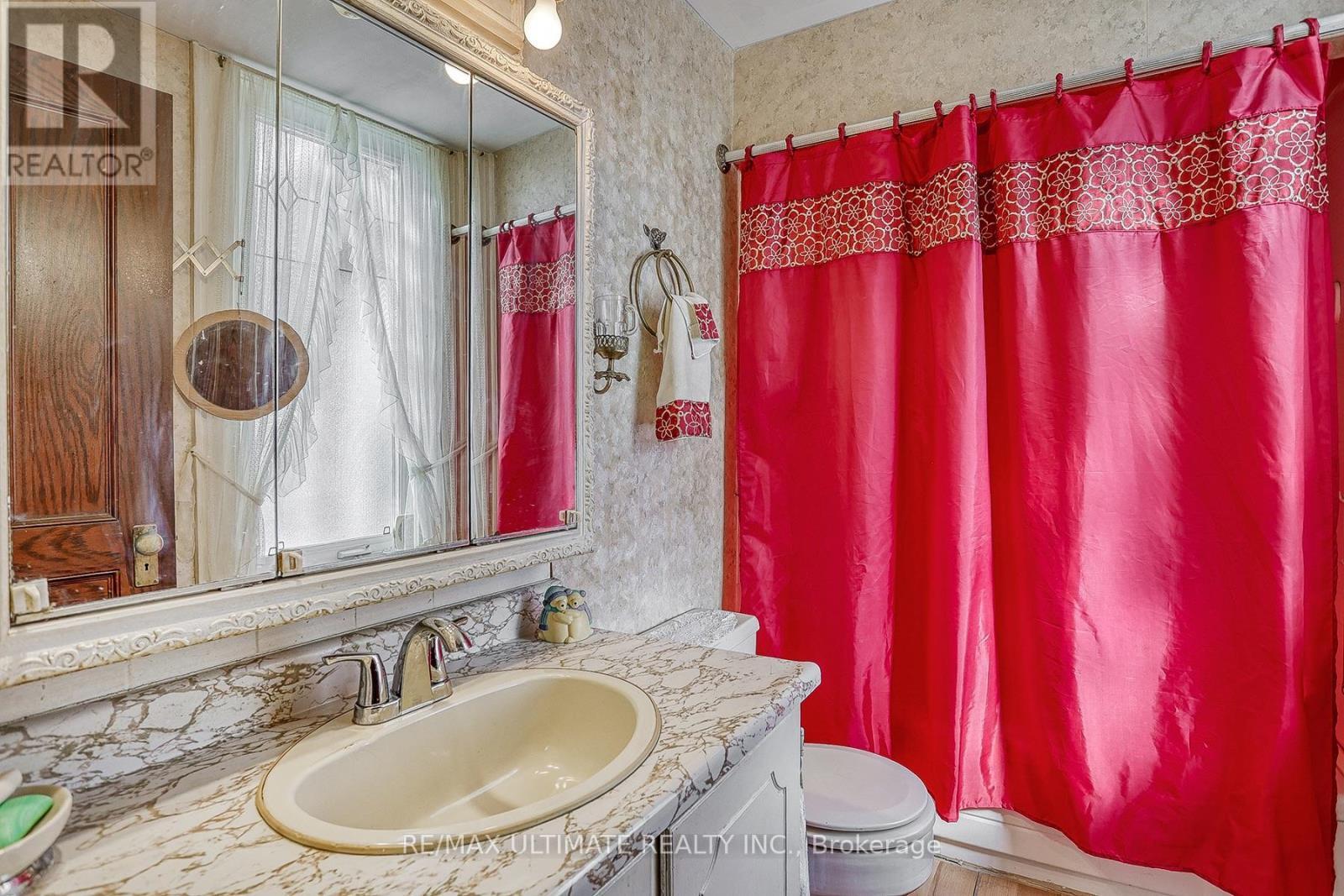 456 Manse Road, Toronto, ON - Indoor Photo Showing Bathroom