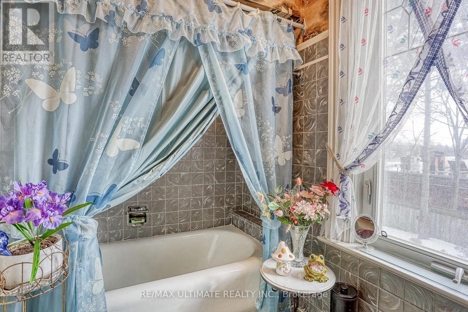 456 Manse Road, Toronto, ON - Indoor Photo Showing Bathroom