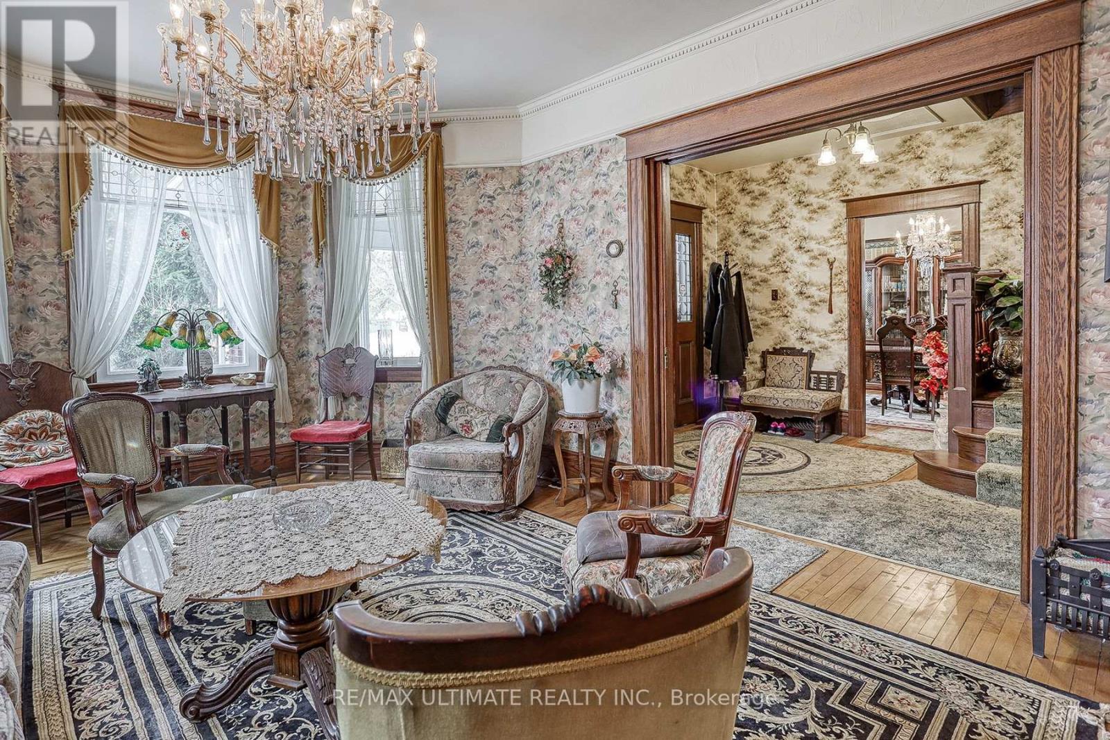 456 Manse Road, Toronto, ON - Indoor Photo Showing Living Room