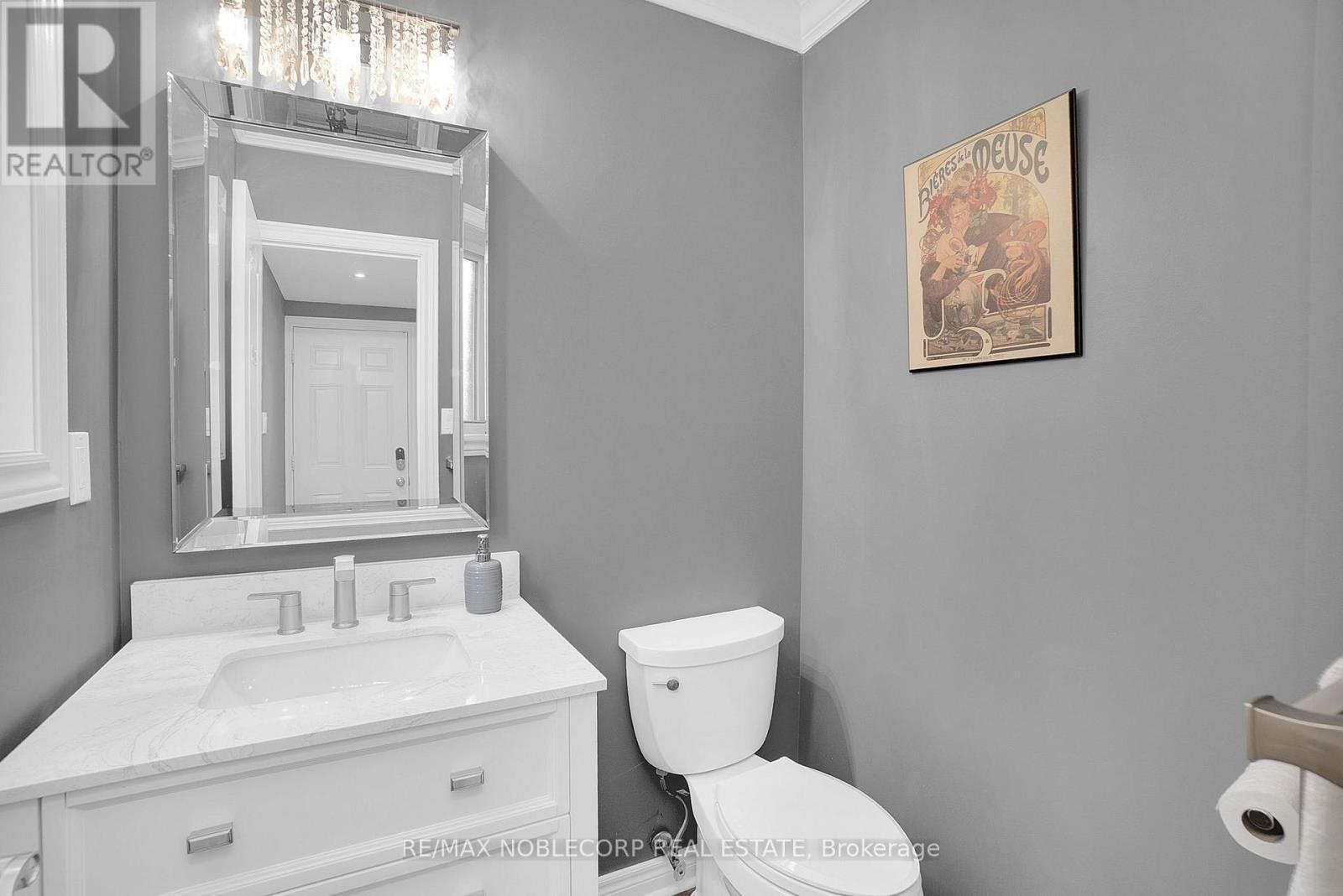 25 Aztec Court, Richmond Hill, ON - Indoor Photo Showing Bathroom