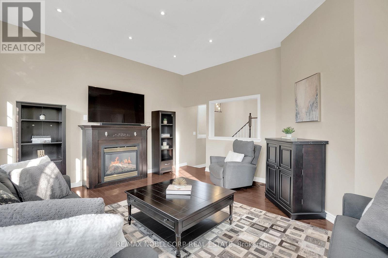 25 Aztec Court, Richmond Hill, ON - Indoor Photo Showing Living Room With Fireplace