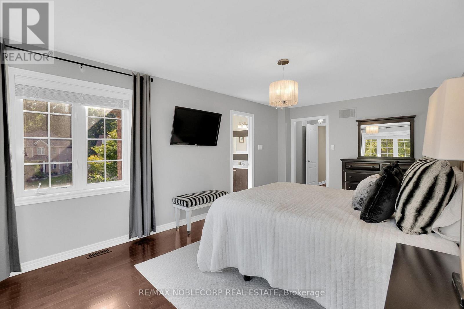 25 Aztec Court, Richmond Hill, ON - Indoor Photo Showing Bedroom