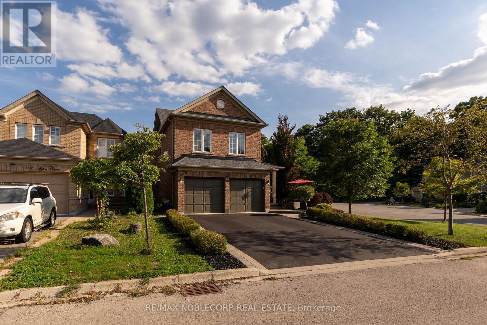 25 Aztec Court, Richmond Hill, ON - Outdoor