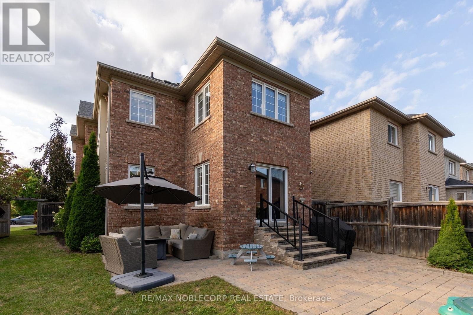 25 Aztec Court, Richmond Hill, ON - Outdoor With Exterior