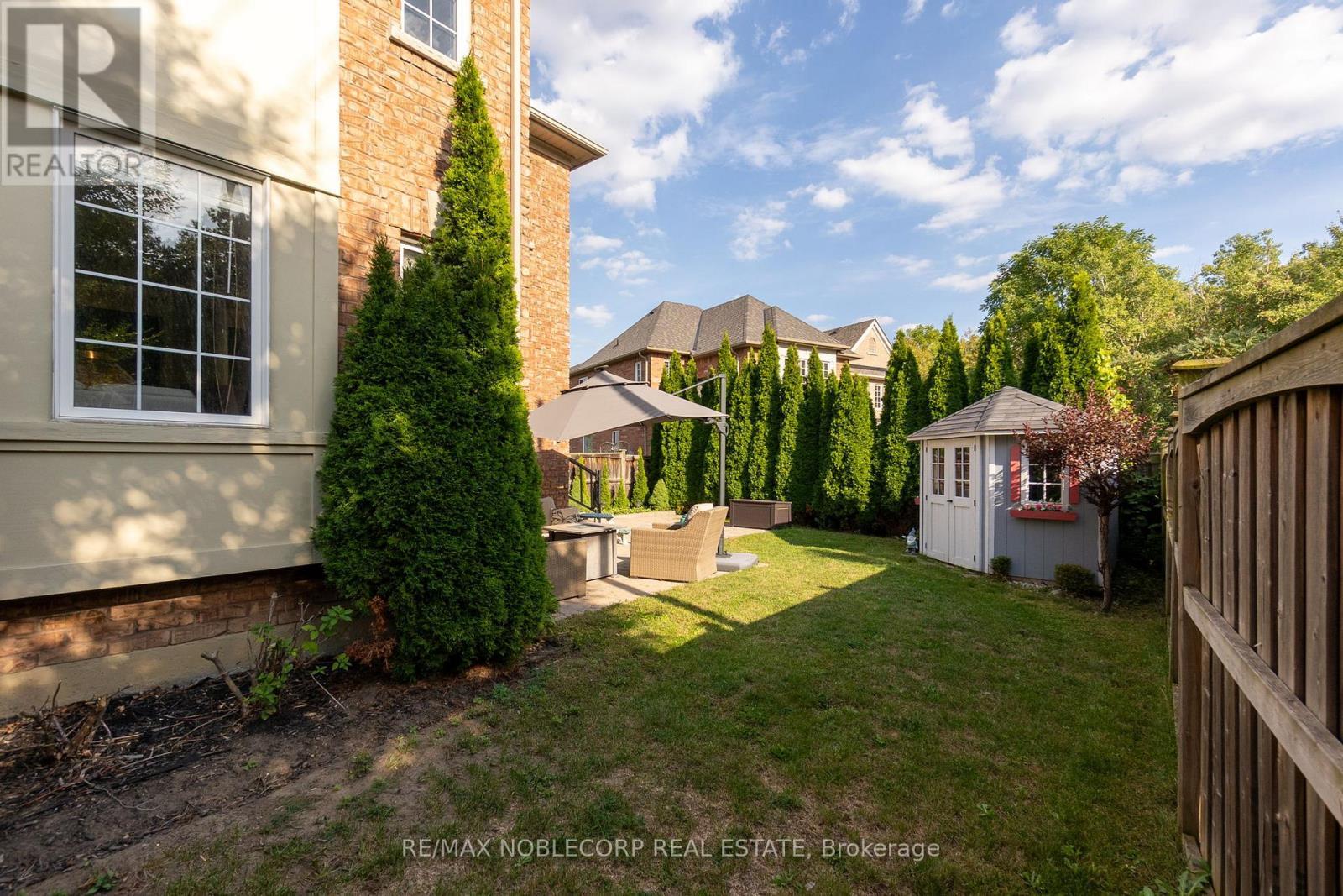 25 Aztec Court, Richmond Hill, ON - Outdoor