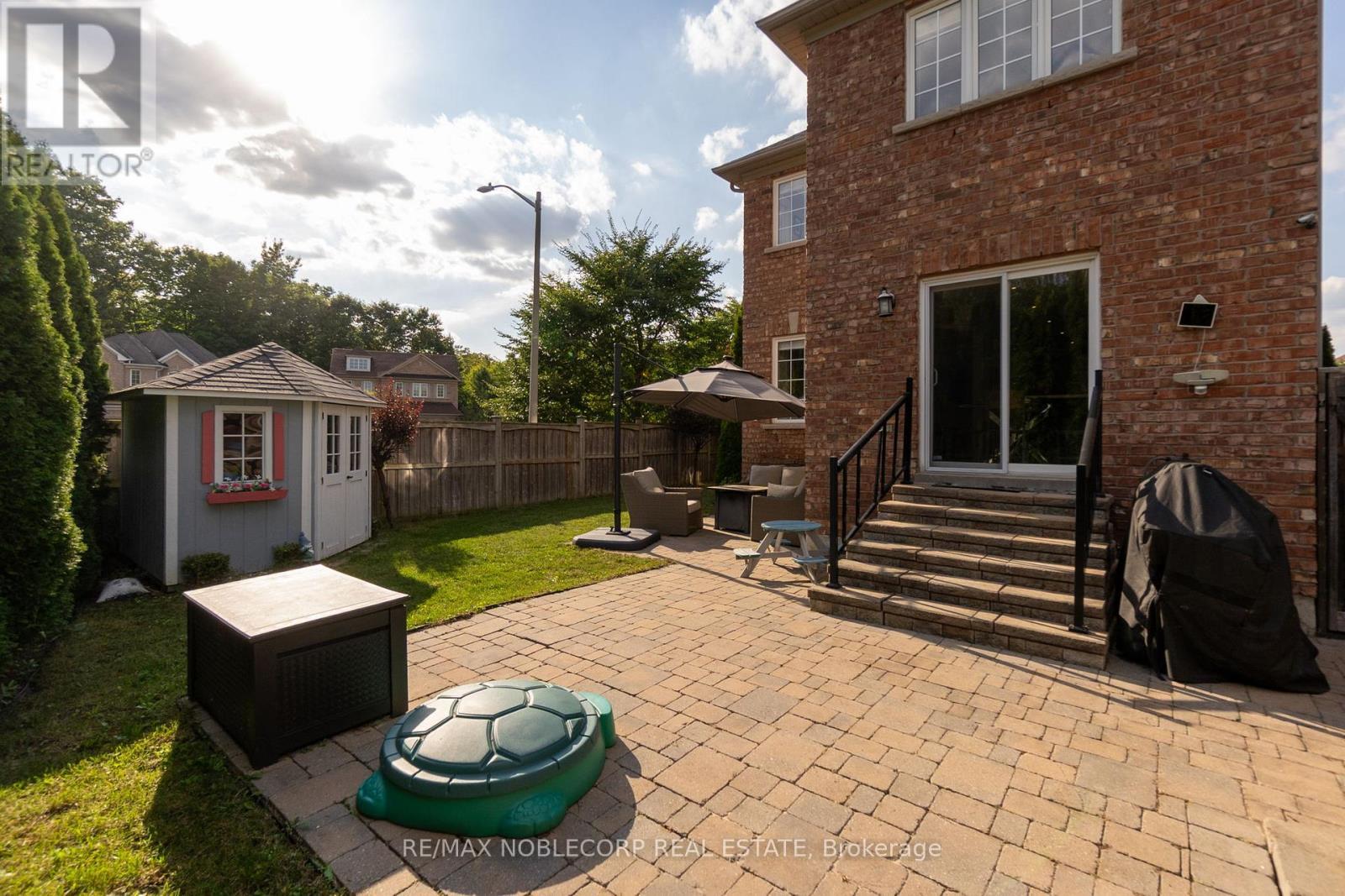 25 Aztec Court, Richmond Hill, ON - Outdoor With Exterior