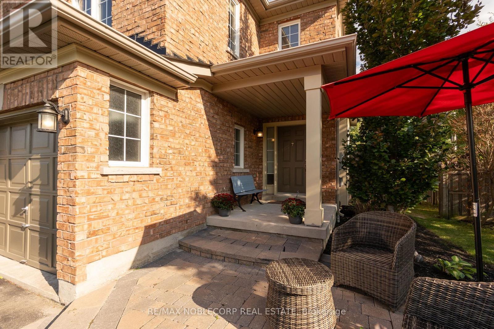 25 Aztec Court, Richmond Hill, ON - Outdoor With Deck Patio Veranda With Exterior