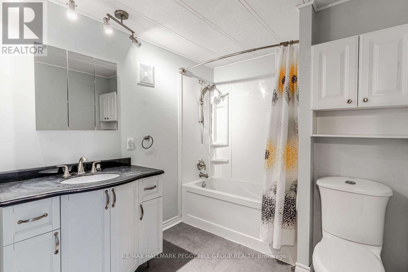 6 Hickory Court, Innisfil, ON - Indoor Photo Showing Bathroom