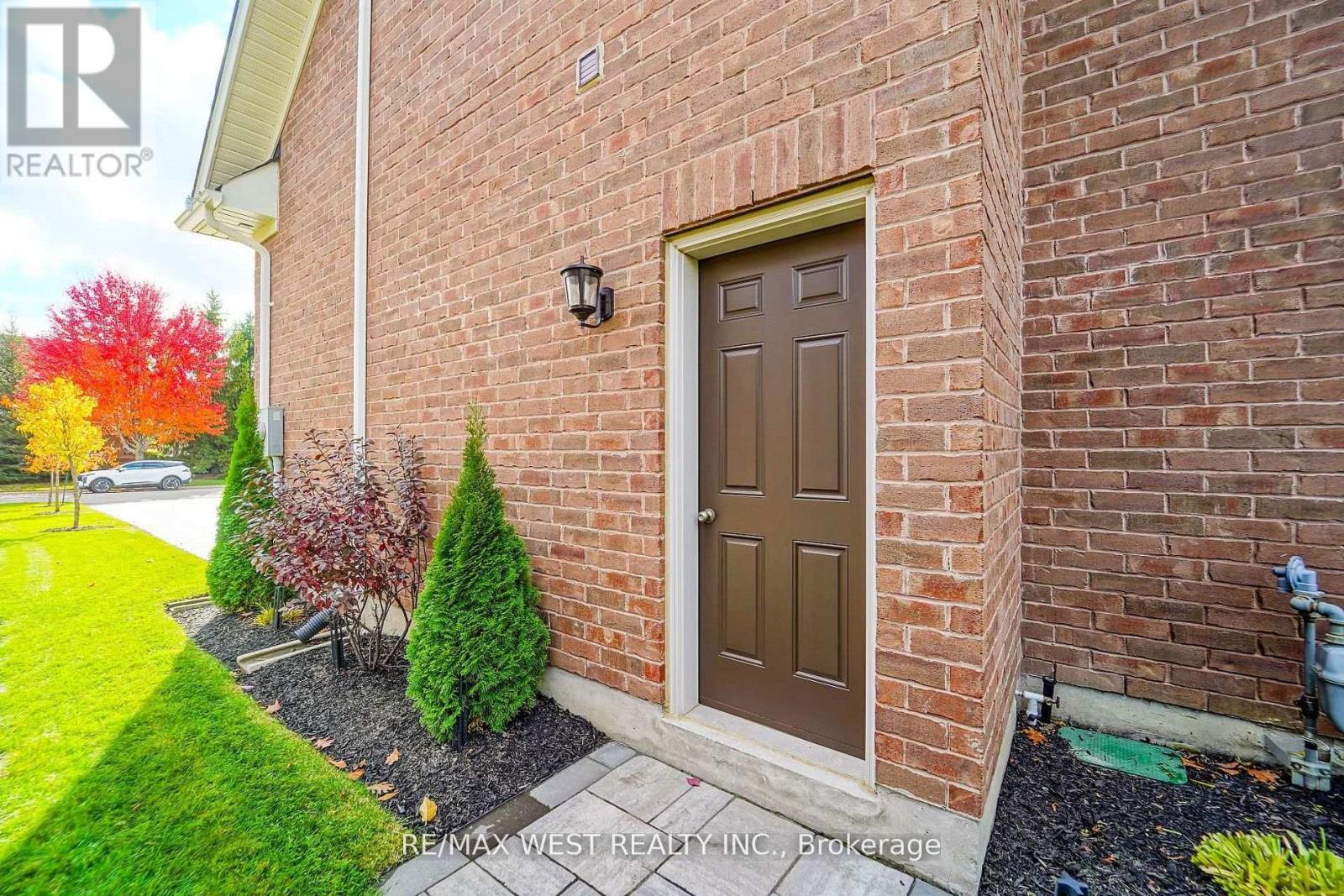 18 Wyndance Way, Uxbridge, ON - Outdoor With Exterior