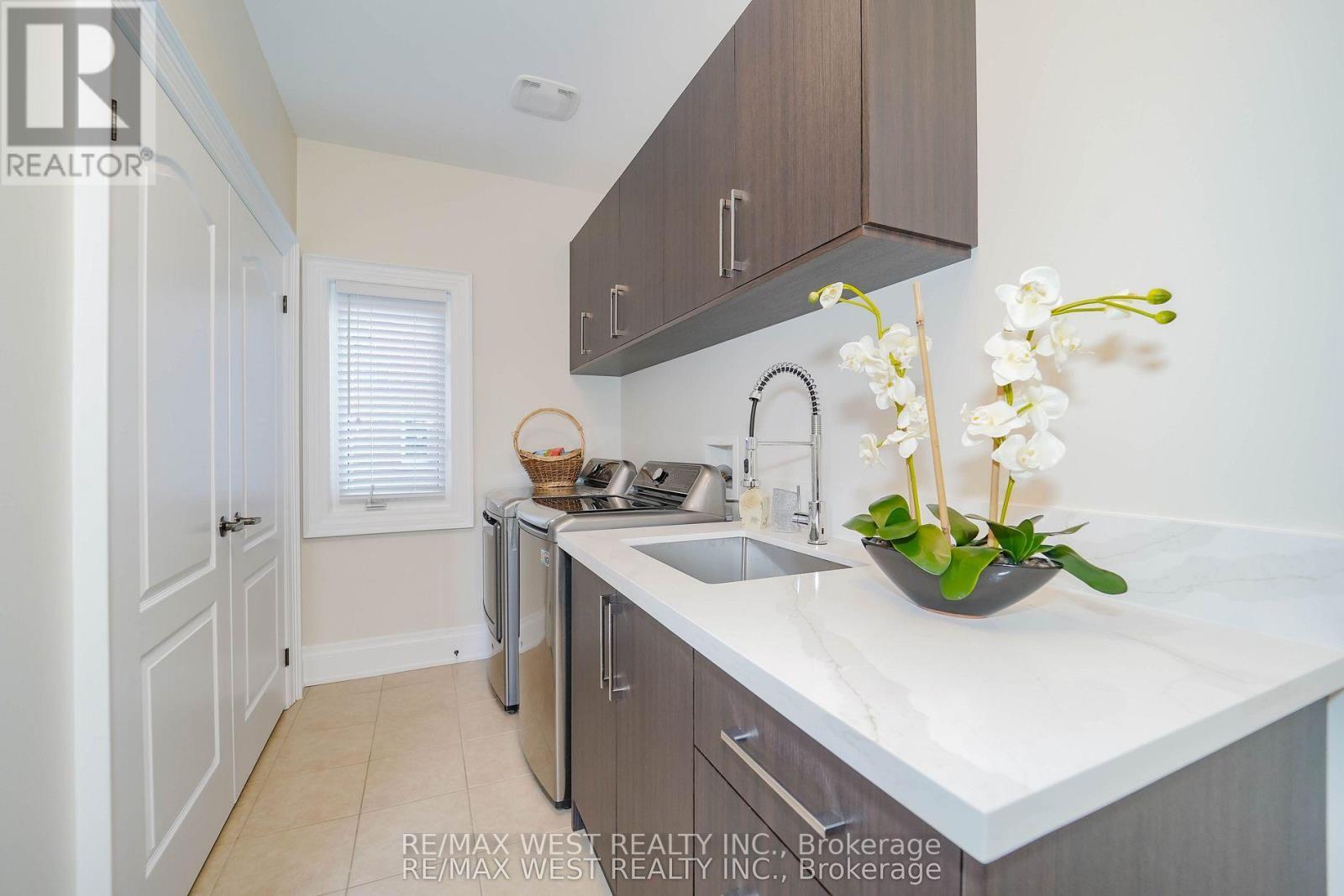 18 Wyndance Way, Uxbridge, ON - Indoor Photo Showing Kitchen
