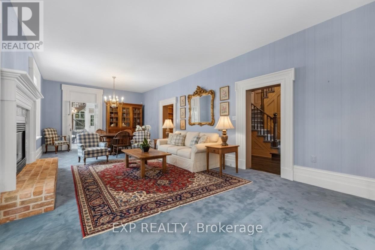 420 Kettleby Road, King, ON - Indoor Photo Showing Living Room