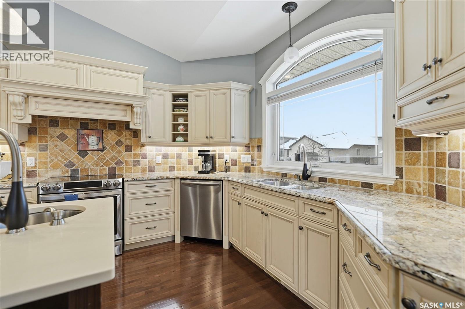 1202 Beechmont View, Saskatoon, SK - Indoor Photo Showing Kitchen With Double Sink With Upgraded Kitchen