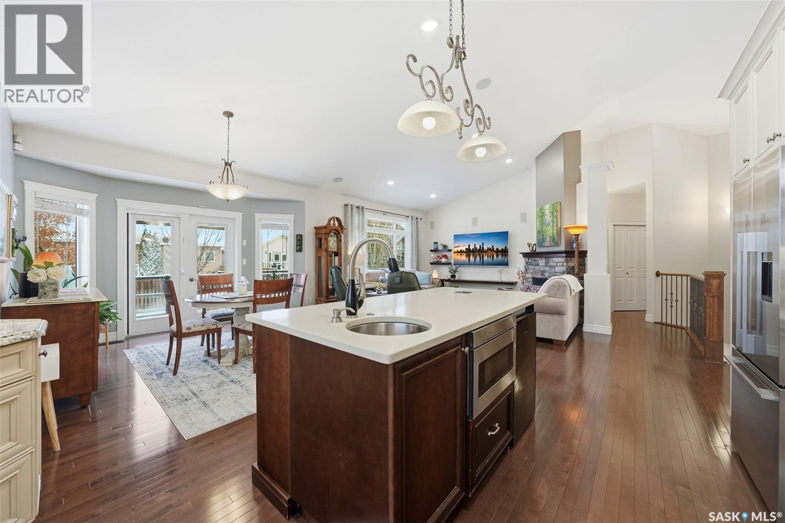 1202 Beechmont View, Saskatoon, SK - Indoor Photo Showing Kitchen