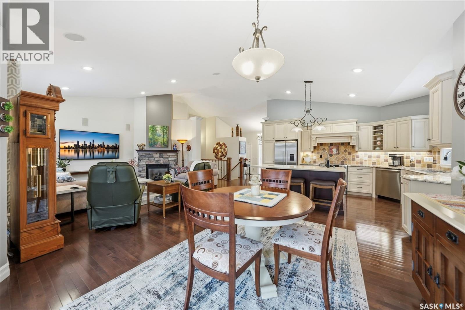 1202 Beechmont View, Saskatoon, SK - Indoor Photo Showing Dining Room