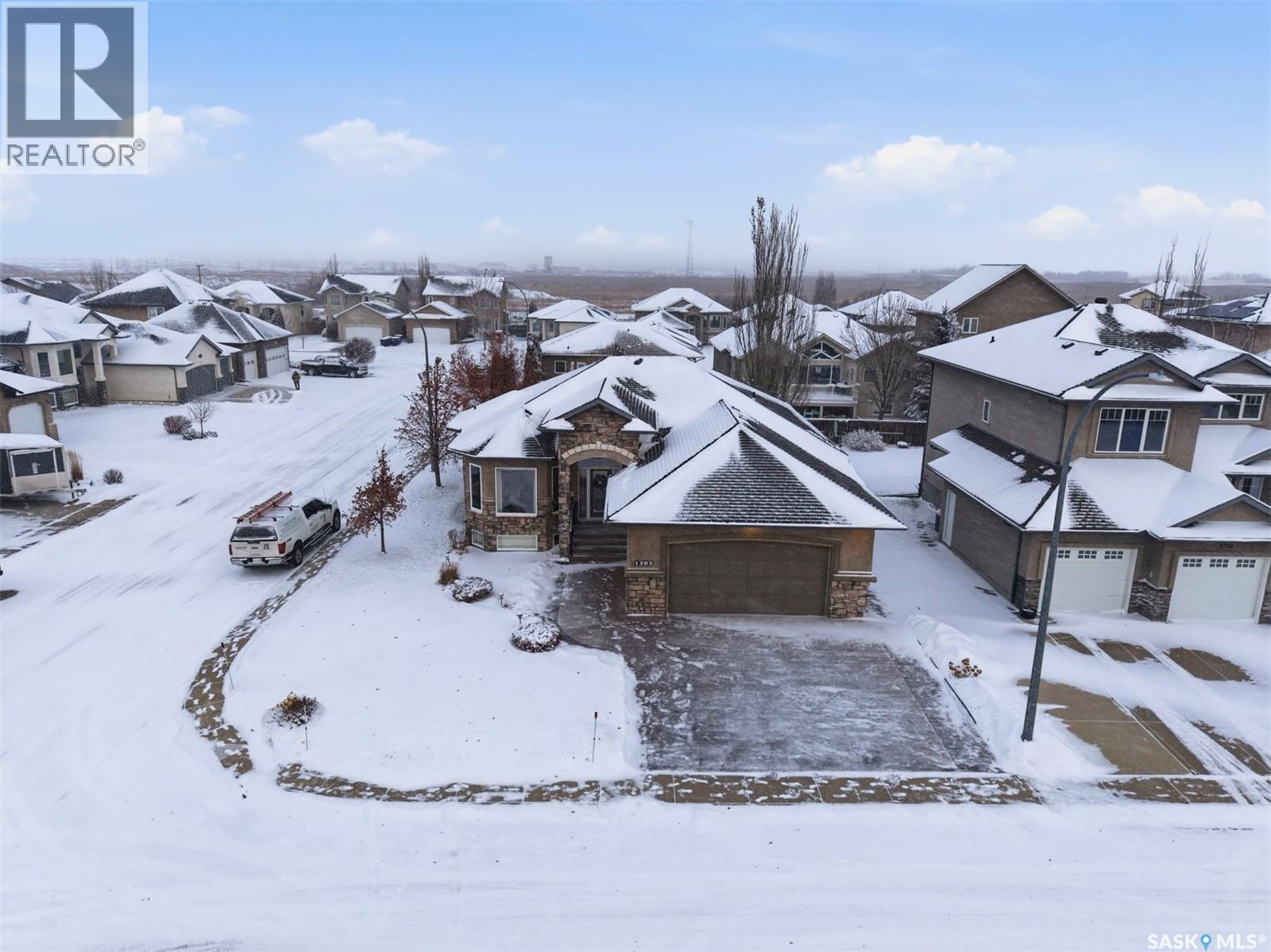 1202 Beechmont View, Saskatoon, SK - Outdoor With Facade