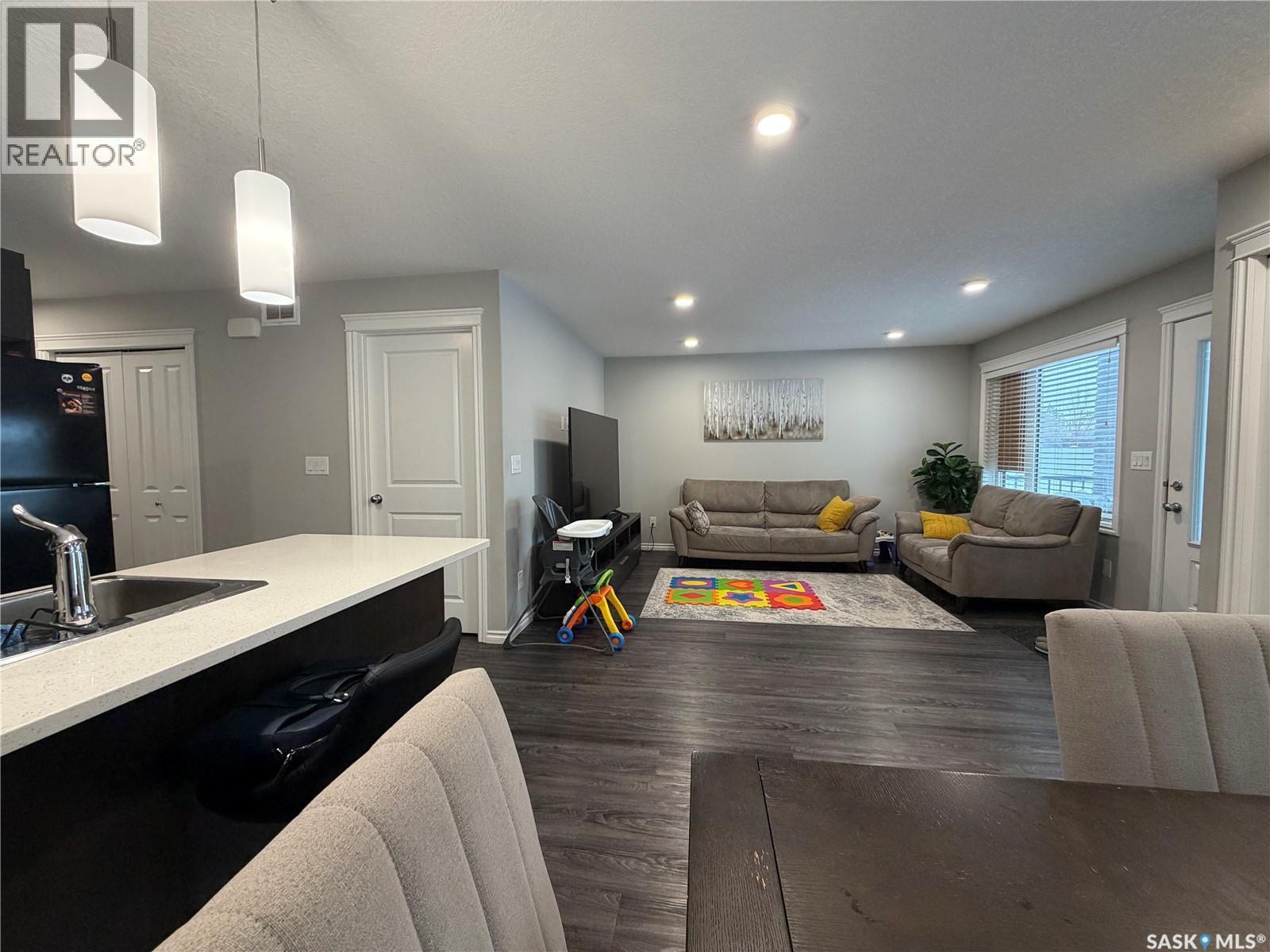 201 110 Akhtar Bend, Saskatoon, SK - Indoor