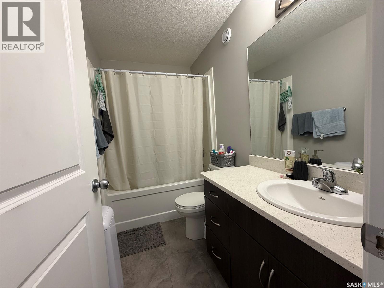 201 110 Akhtar Bend, Saskatoon, SK - Indoor Photo Showing Bathroom