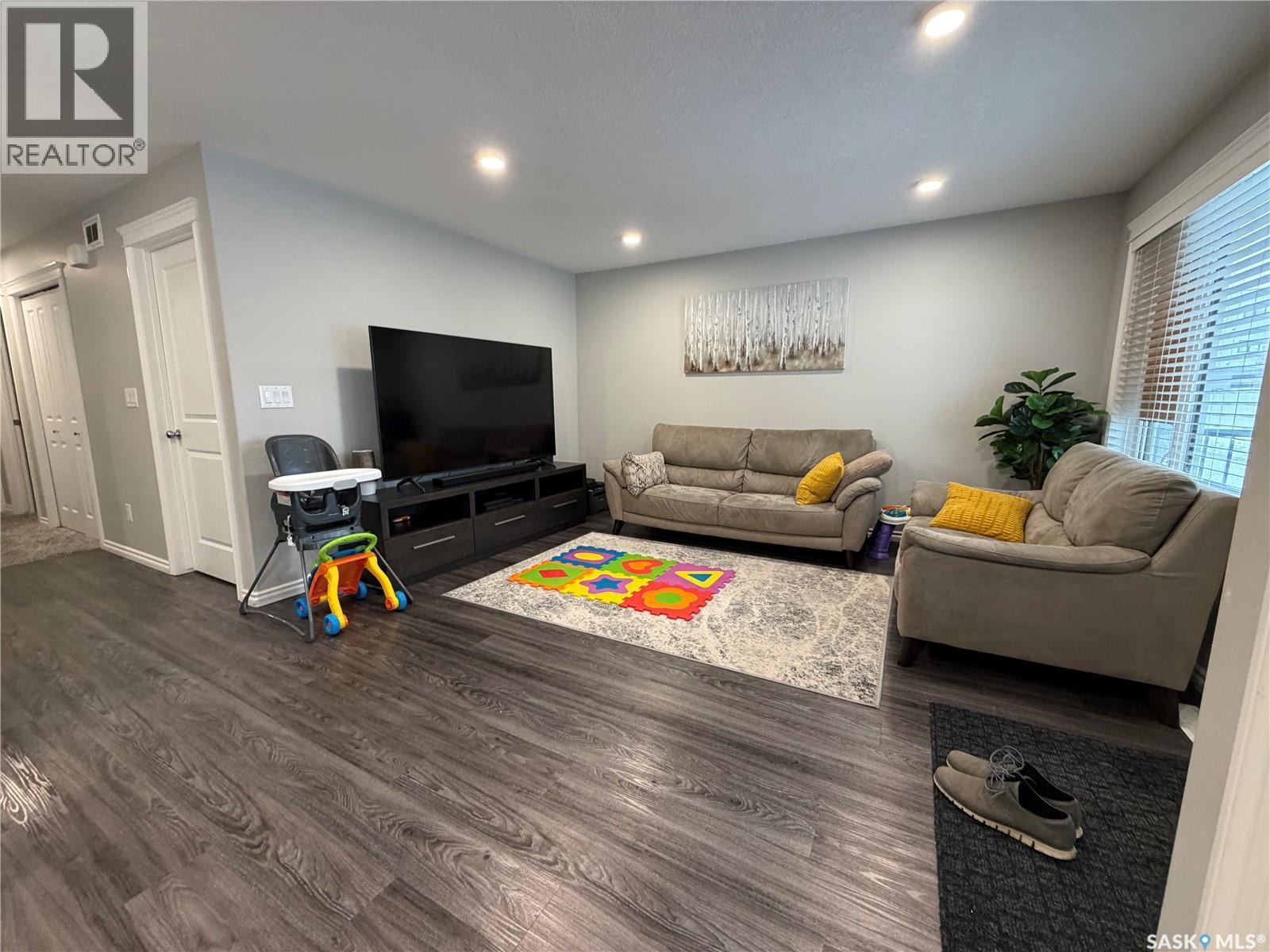 201 110 Akhtar Bend, Saskatoon, SK - Indoor