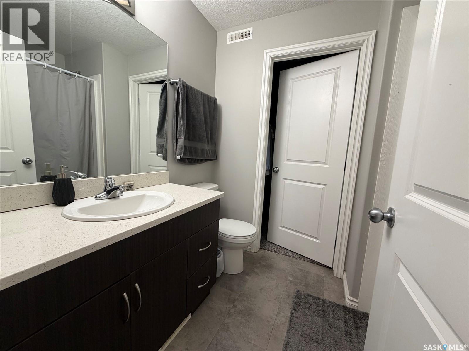 201 110 Akhtar Bend, Saskatoon, SK - Indoor Photo Showing Bathroom