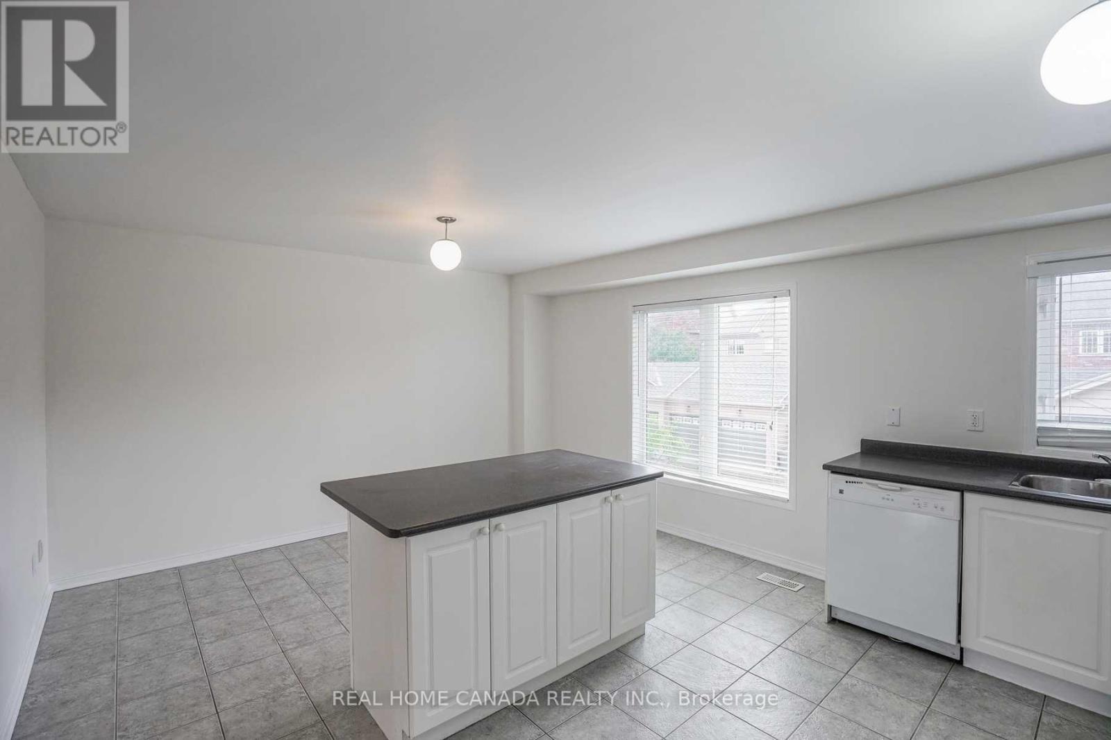 3323 Southwick Street, Mississauga, ON - Indoor Photo Showing Kitchen