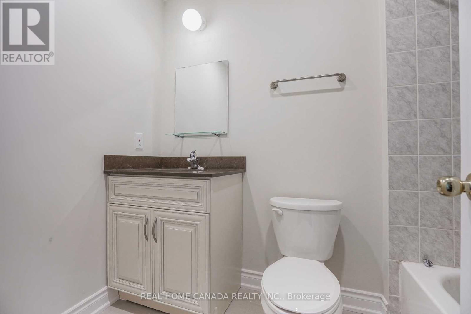 3323 Southwick Street, Mississauga, ON - Indoor Photo Showing Bathroom