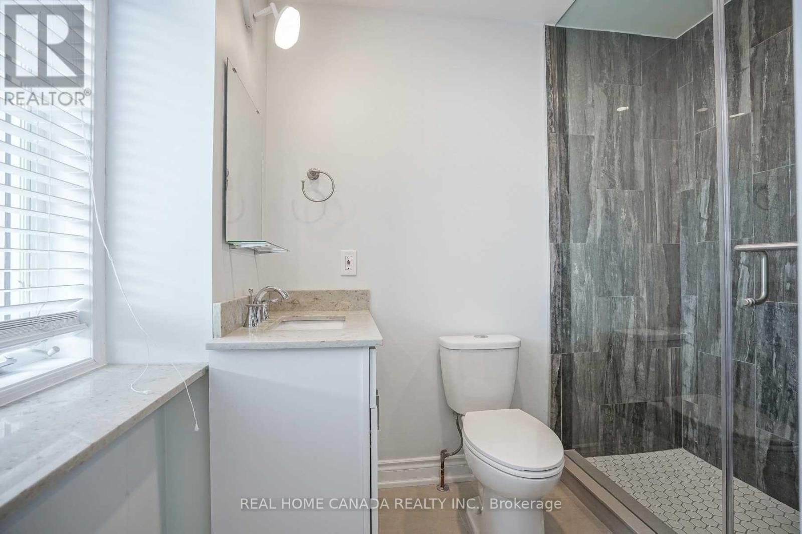 3323 Southwick Street, Mississauga, ON - Indoor Photo Showing Bathroom