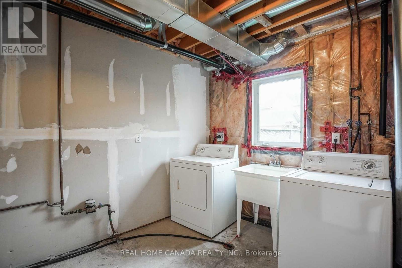 3323 Southwick Street, Mississauga, ON - Indoor Photo Showing Laundry Room